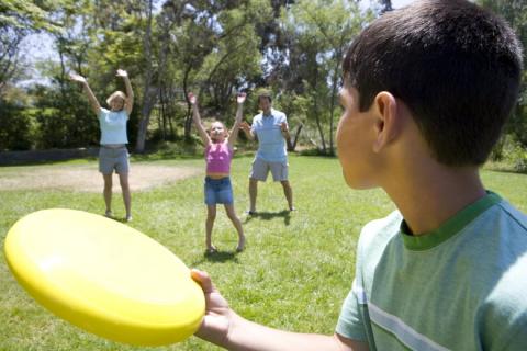 Kid throwing a frisbee